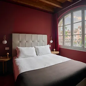 Rego - Boutique & Serenity With Some Off-site In The Heart Of Center Apartament
